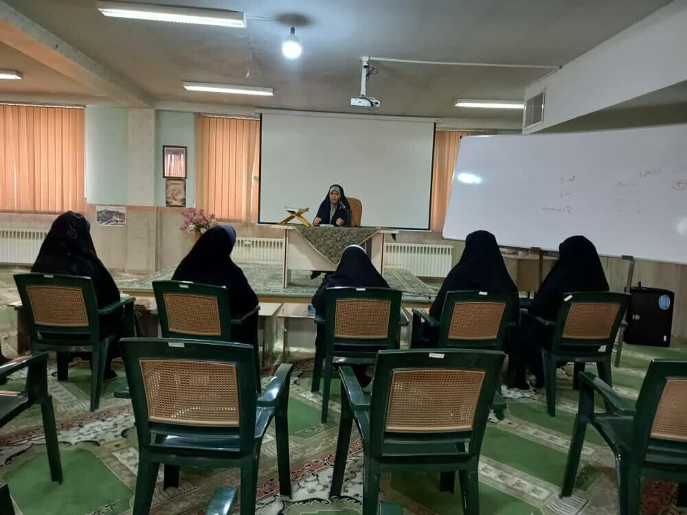 اعزام طلاب حوزه علمیه خواهران بویین زهرا به اردوی راهیان نور