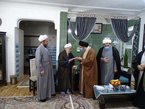 تصاویر/ تجلیل امام جمعه ماکو از روحانیون معمر