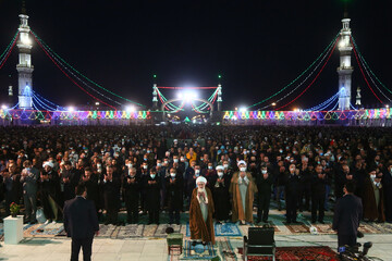 اقامه نماز مغرب و عشا جمکران به امامت آیت الله العظمی نوری همدانی