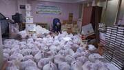 طلاب جهادی مدرسه طالبیه تبریز ۲۰۰ بسته معیشتی توزیع کردند