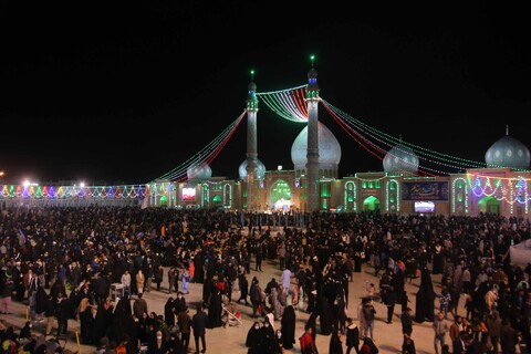تصاویر/ حال و هوای مسجد مقدس جمکران در شب نیمه شعبان