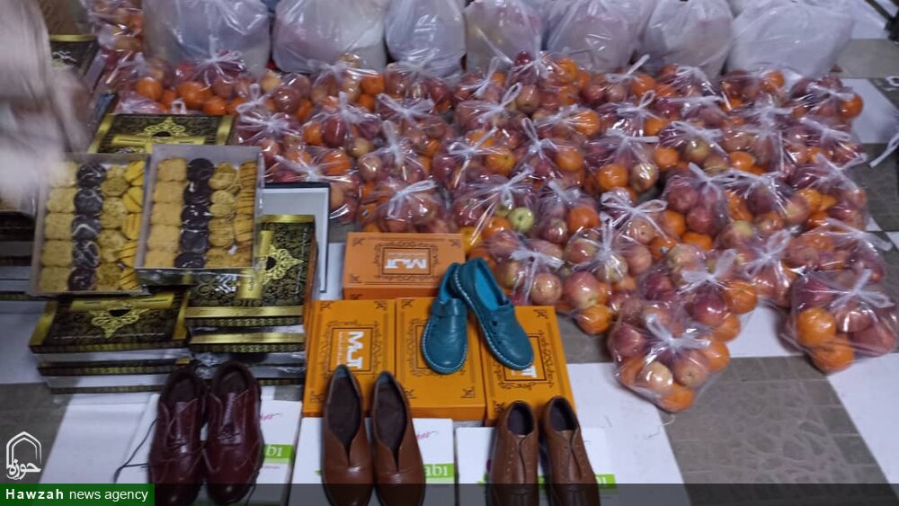طلاب جهادی مدرسه طالبیه تبریز ۲۰۰ بسته معیشتی توزیع کردند