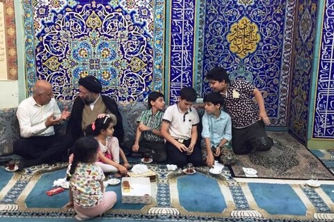 ارتباط صمیمی حجت الاسلام شفیعی با کودکان