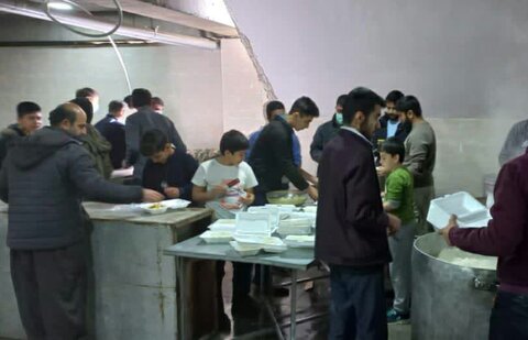 تصاویر/طبخ و توزیع 4 هزار پرس غذا بین نیازمندان توسط مدرسه خاتم الانبیاء (ص) سنندج