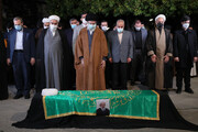 رہبر انقلاب اسلامی نے حجۃ الاسلام و المسلمین ری شہری کی نماز جنازہ پڑھائي