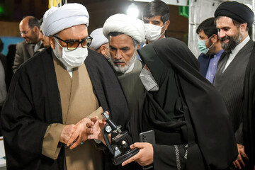 تصاویر/ بازدید تولیت آستان قدس رضوی از نمایشگاه بزرگ بهار زندگی