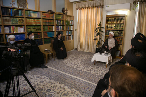 تصاویر/ دیدار بیت آیت الله العظمی علوی گرگانی(ره) با آیت الله العظمی مکارم شیرازی