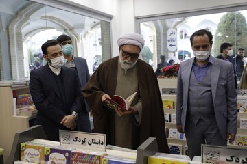 توسعه کتابخوانی باید در رئوس برنامه‌ ریزی‌های فرهنگی برای زائران رضوی باشد