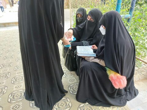 تصاویر / خدمت رسانی خادمین مبلغه حوزه علمیه خواهران بویین زهرا از کاروان های راهیان نور در خرمشهر