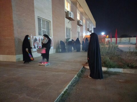 تصاویر / خدمت رسانی خادمین مبلغه حوزه علمیه خواهران بویین زهرا از کاروان های راهیان نور در خرمشهر