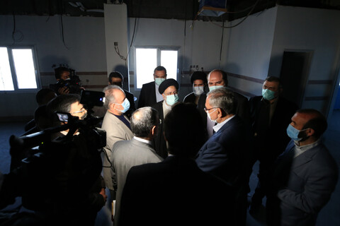 تصاویر/ بازدید رئیس جمهور از بیمارستان نیمه کاره انصار الغدیر بومهن
