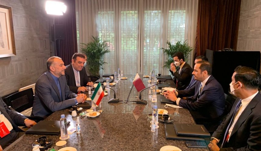 عبداللهيان يلتقي وزير الخارجية القطري في الصين