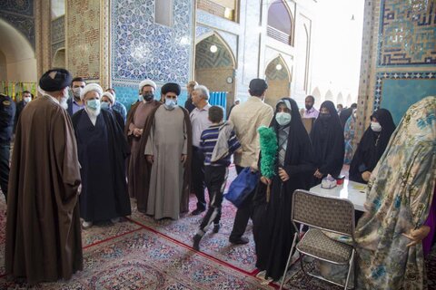 تصاویر بازدید آیت الله ناصری از برنامه های فرهنگی مسجد جامع یزد