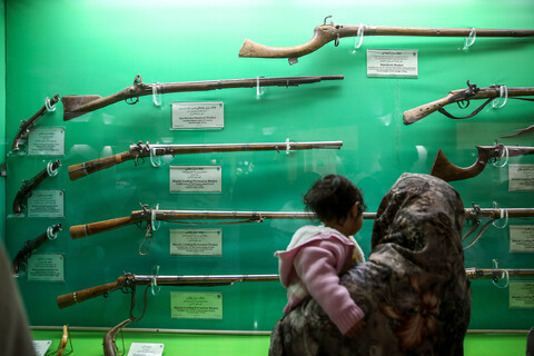 تصاویر/ بازدید زائران نوروزی از موزه آستان قدس رضوی