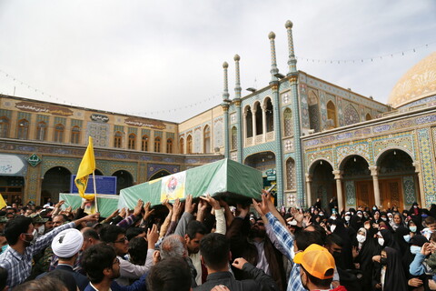 تصاویر / مراسم تشییع دو شهید مدافع حرم در قم