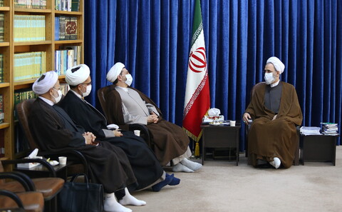 تصاویر/ دیدار رایزن فرهنگی ایران در عراق با آیت الله اعرافی