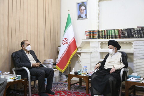 تصاویر / دیدار نایب رئیس هیئت مدیره شرکت مخابرات ایران با آیت الله حسینی بوشهری