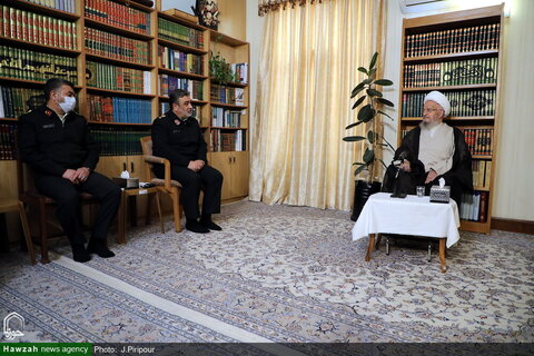 بالصور/ قائد الشرطة في إيران يلتقي بمراجع الدين والعلماء بمدينة قم المقدسة