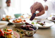 ماہ رمضان المبارک میں سحری اور افطار میں ہم کس طرح کے خوراک استعمال کریں؟