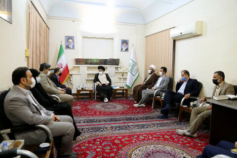 آیت الله حسینی بوشهری در دیدار اعضای شورای شهر قم