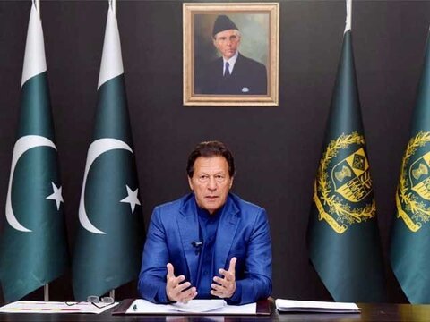 آج ہم غداری کے خلاف ڈٹے ہوئے ہیں اور حضرت امام حسین علیہ السلام ہماری طاقت کا منبع ہیں