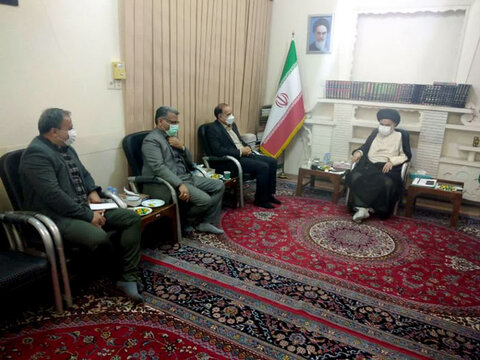 آیت الله حسینی بوشهری در دیدار نایب رئیس هیئت مدیره شرکت مخابرات ایران