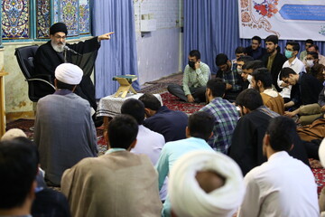 تصاویر/ نشست بصیرتی بررسی مسائل منطقه و جبهه مقاومت در مدرسه علمیه حقانی