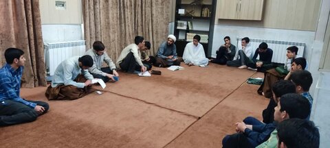 تصاویر / محفل انس با قرآن و بیان احکام شرعی در مدرسه علمیه شیخ الاسلام قزوین