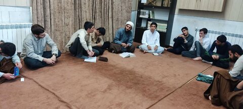 تصاویر / محفل انس با قرآن و بیان احکام شرعی در مدرسه علمیه شیخ الاسلام قزوین