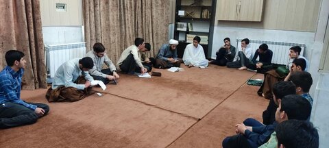 تصاویر / محفل انس با قرآن و بیان احکام شرعی در مدرسه علمیه شیخ الاسلام قزوین
