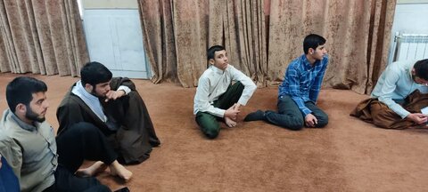 تصاویر / محفل انس با قرآن و بیان احکام شرعی در مدرسه علمیه شیخ الاسلام قزوین