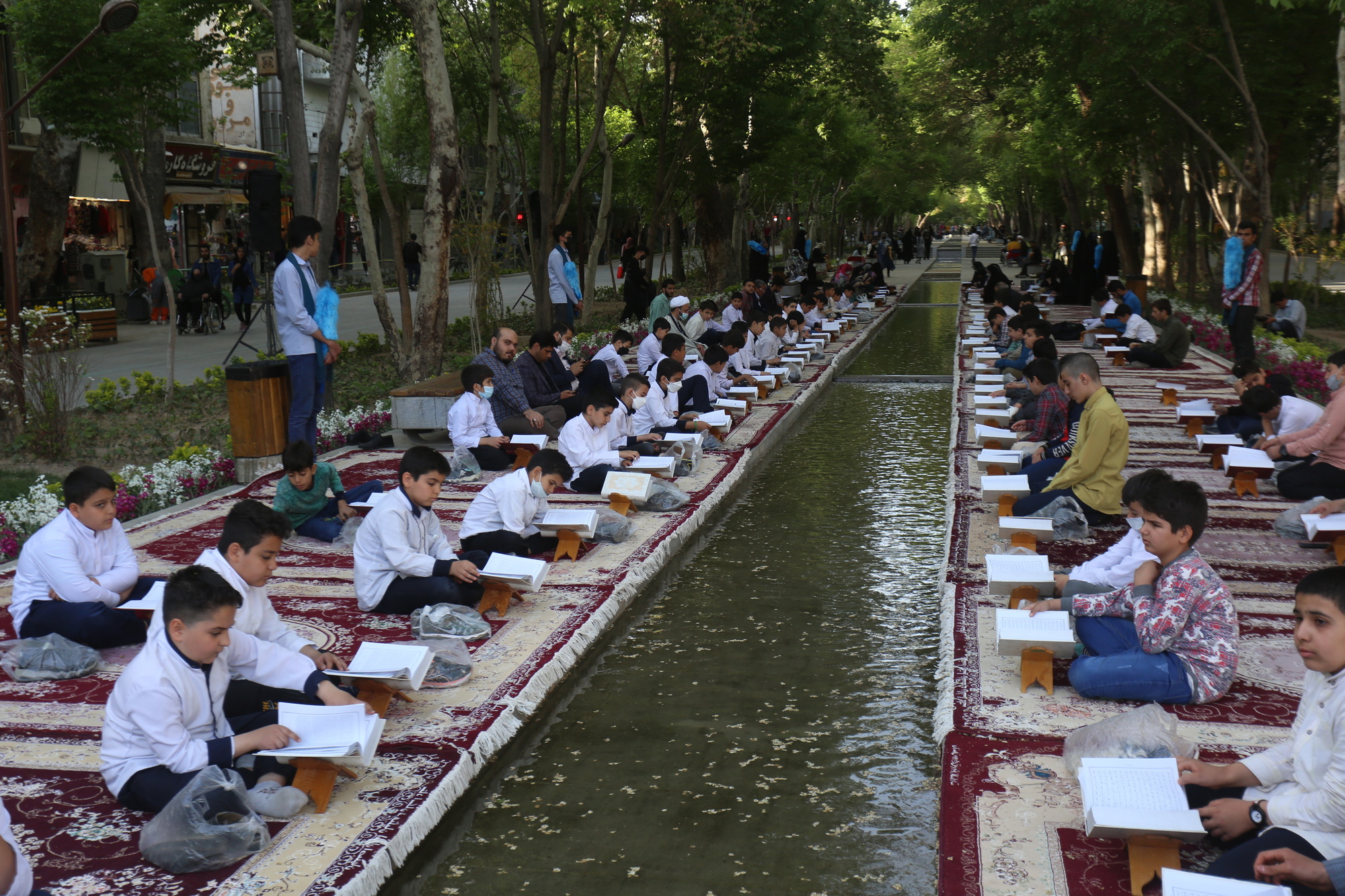 تصاویر/ مراسم جزء خوانی قرآن کریم در گذر فرهنگی چهارباغ اصفهان