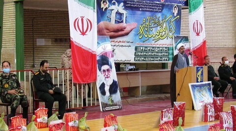 هر کس تا حد توان در رفع نیازمندی های اطرافیان خود بکوشد