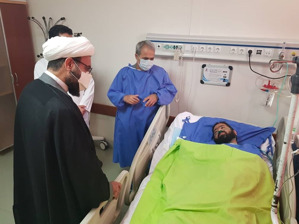 نماینده ویژه رئیس جمهور با خانواده شهید اصلانی و طلاب مجروح مشهدی دیدار کرد