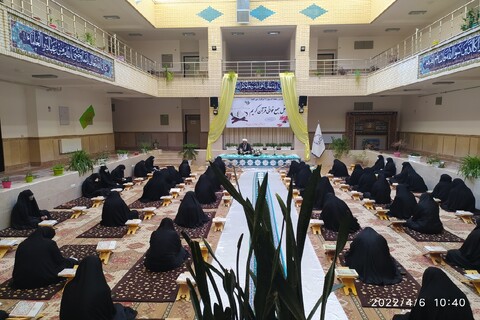 تصاویر/ محفل انس با قرآن در مدرسه علمیه ریحانة الرسول ارومیه