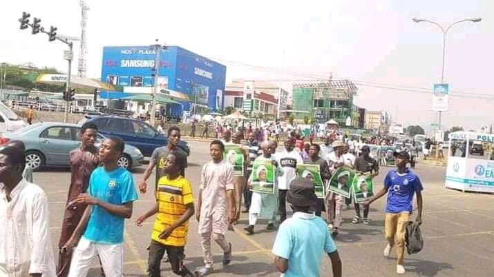 کشته و زخمی شدن چند تن از شیعیان نیجریه  در اعتراضات روز سوم ماه رمضان +تصاویر