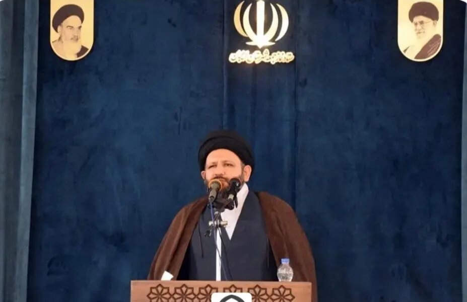 نماز جمعه رسانه‌ای زنده و مؤثر در حل مشکلات جامعه/ نقش نماز جمعه به عنوان رسانه مؤثر در جامعه