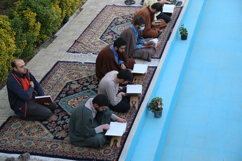 عکس -مراسم جزء خوانی قرآن مجید از سوی طلاب مدرسه علمیه صالحیه -عکاس -ابوالفضل عرب