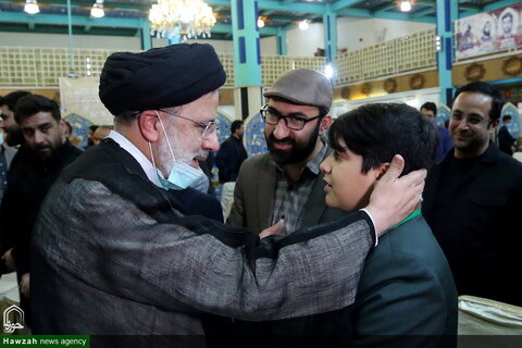 بالصور/ الرئيس الإيراني يلتقي بخدمة أهل البيت (ع) من أصحاب المنابر والرواديد