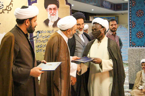 تصاویر/ مراسم جزء خوانی طلاب غیرایرانی جامعه المصطفی اصفهان