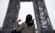 رجل يعتدي على امرأة ويمزق حجابها في مدينة فرنسية + فلم