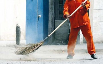 استاندار یزد از پاکبانان آسیب‌دیده در اغتشاشات عیادت کرد