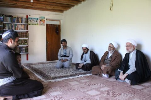 تصاویر/ تکریم نماینده ولی فقیه در کردستان از ائمه جمعه و جماعات شهرستان سروآباد