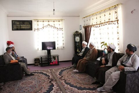 تصاویر/ تکریم نماینده ولی فقیه در کردستان از ائمه جمعه و جماعات شهرستان سروآباد