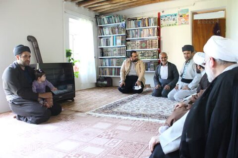 تصاویر/ تکریم نماینده ولی فقیه در کردستان از ائمه جمعه و جماعات شهرستان سروآباد