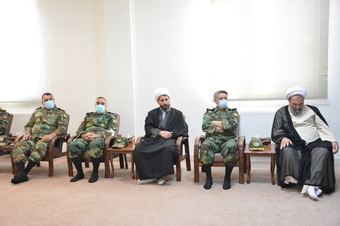 تصاویر/ دیدار جمعی از فرماندهان شمالغرب ارتش با نماینده ولی فقیه در آذربایجان غربی