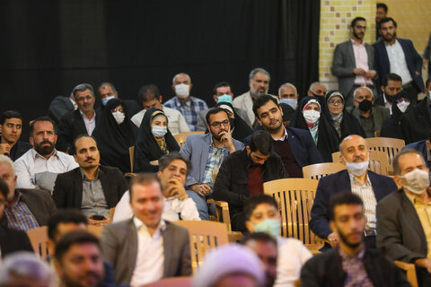 تصاویر / نشست صمیمانه شعرا - مداحان -مسئولین مواکب حسینی با امام جمعه قزوین