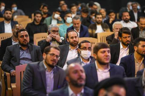 تصاویر / نشست صمیمانه شعرا - مداحان -مسئولین مواکب حسینی با امام جمعه قزوین