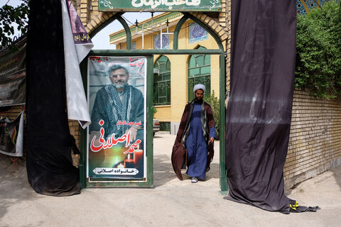 تصاویر/ توزیع بسته‌های معیشتی در مساجد محله شهدای حادثه تروریستی حرم مطهر رضوی