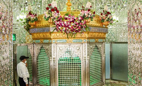 تصاویر/ گل آرایی آستان مقدس حضرت عبدالعظیم حسنی(ع) در ولادت امام حسن مجتبی(ع)
